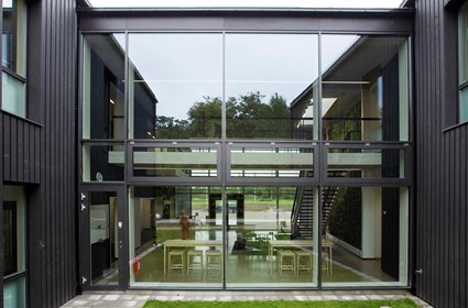 The glazed entrance building connects the two main office buildings.