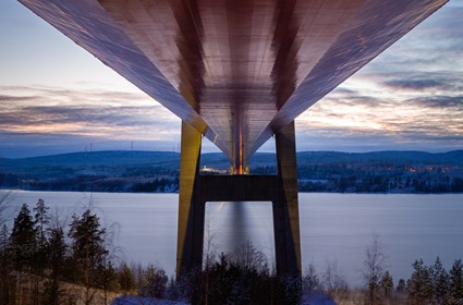 The free width of the roadway is 17.8 meters and is intended for a highway that is 13 meters wide.