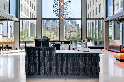 In the public atrium there is a reception with café, restaurant, lounge area and a bicycle hotel with dressing room In the public atrium there is a reception with café, restaurant, lounge area and a bicycle hotel with dressing room