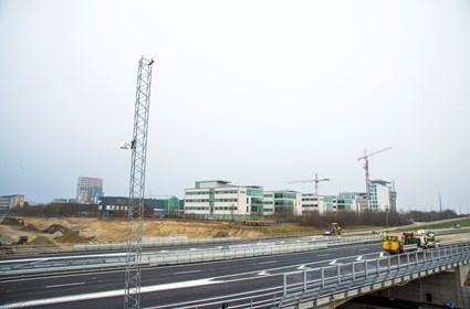 In April 2018, the European highway E22 was completely closed to traffic. We tore down the old bridge and pushed the new one into place.