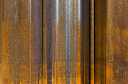The river edge protection protects against high water levels.